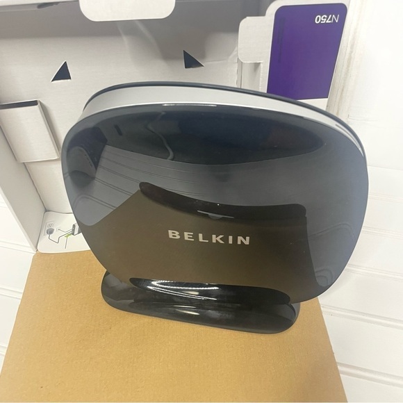 BELKIN Wireless Dual Band N+ ROUTER - Picture 2 of 3